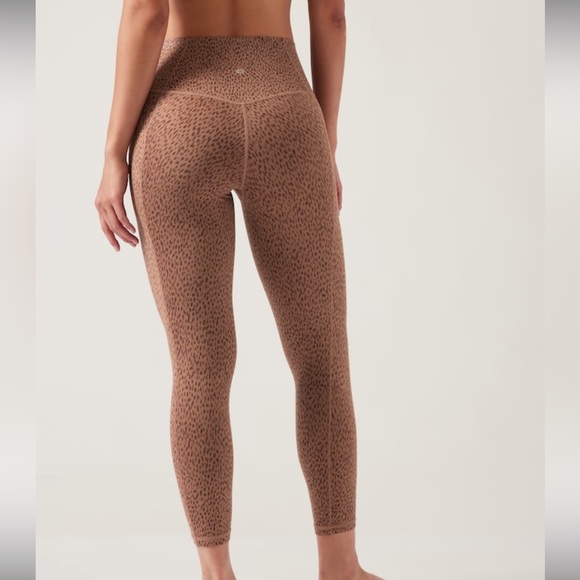 Athleta Salutation Stash 7/8 Tight - Picture 2 of 7